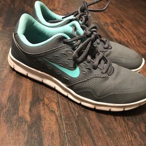 Nike Tennis Shoes